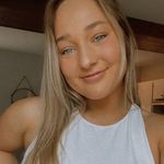 Ashley Johnston - @ashlauraa Instagram Profile Photo