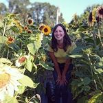 Bethany Loomis - @b.loom.flower.lab Instagram Profile Photo