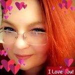 Carrie Houk - @carrie.houk.7 Instagram Profile Photo