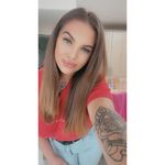 Claire Holmes - @claireholmesss Instagram Profile Photo