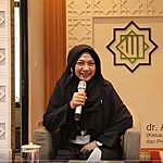 dr. Aisyah Dahlan,C.Ht - @dr.aisyahdahlan.official Instagram Profile Photo