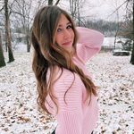 Elizabeth Hallum - @elizabeth.hallum Instagram Profile Photo