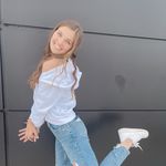Holly Counts - @holly_counts Instagram Profile Photo