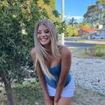 Holly williams - @holly.wi11iamss Instagram Profile Photo