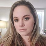 Julia Robison - @foil.and.lace Instagram Profile Photo