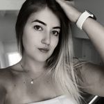 Larissa Arnold - @arnoldlarissa Instagram Profile Photo