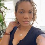Marie Thomas - @6figurecrafting Instagram Profile Photo