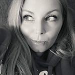 Melissa Elmore - @hoodhippiemom Instagram Profile Photo