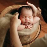 Portland Newborn Photographer - @lindseywilliamsphotography Instagram Profile Photo