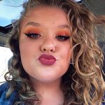 SARA LENOIR - @peachy.makeup.bysara Instagram Profile Photo