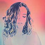 Sarah Burton - @sarahburtonshow Instagram Profile Photo