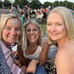 Vicky Booth - @reads82 Instagram Profile Photo