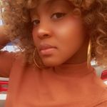 Viola Russell - @gustavia_viola Instagram Profile Photo